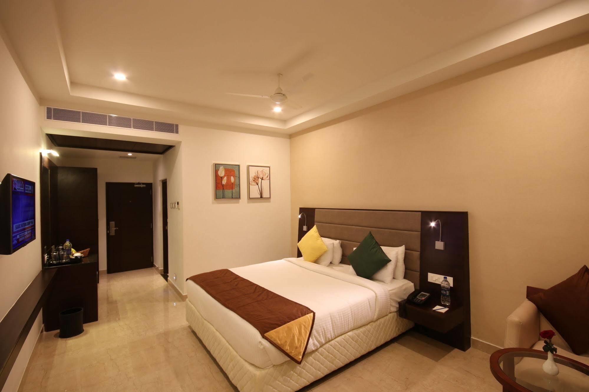 Khanna Fiesta Vellore Exterior photo