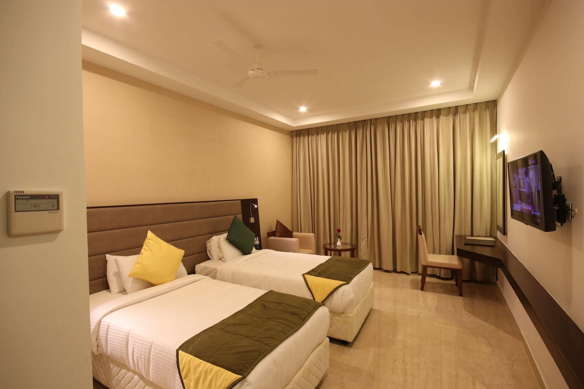 Khanna Fiesta Vellore Exterior photo